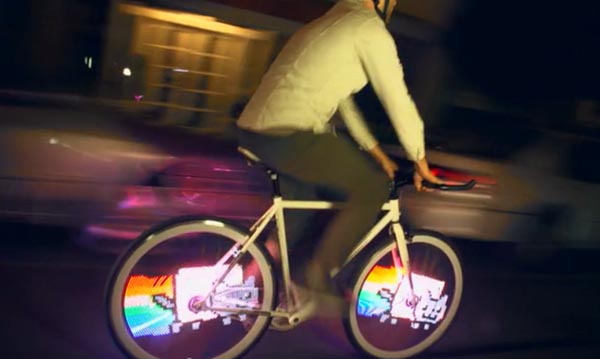 Monkey Light Pro Bike Screen on Their Wheels