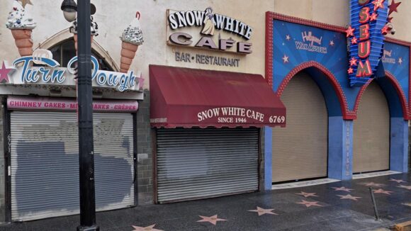 Snow White Cafe